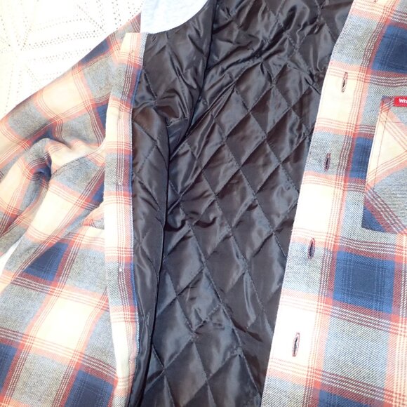 Men's Wrangler quilted hooded shirt jacket with pockets - Picture 5 of 9
